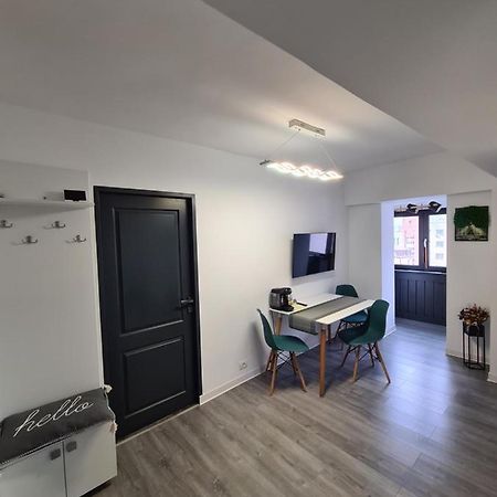 Central Apartment Targu Jiu Exterior photo