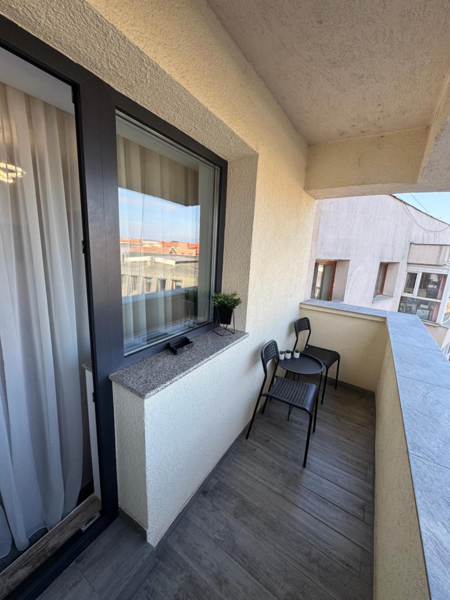 Central Apartment Targu Jiu Exterior photo